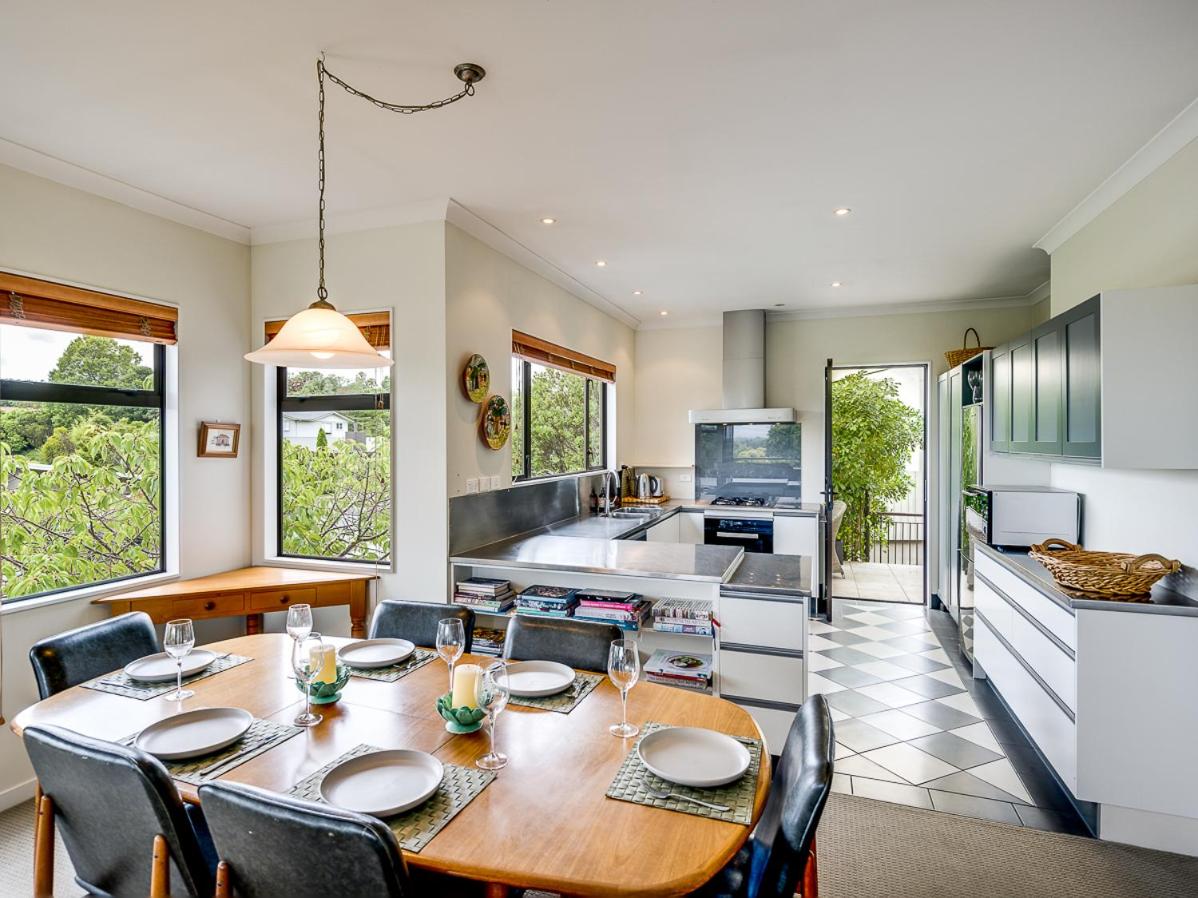 Busby Hill Villa - Havelock North Holiday Home - Housity