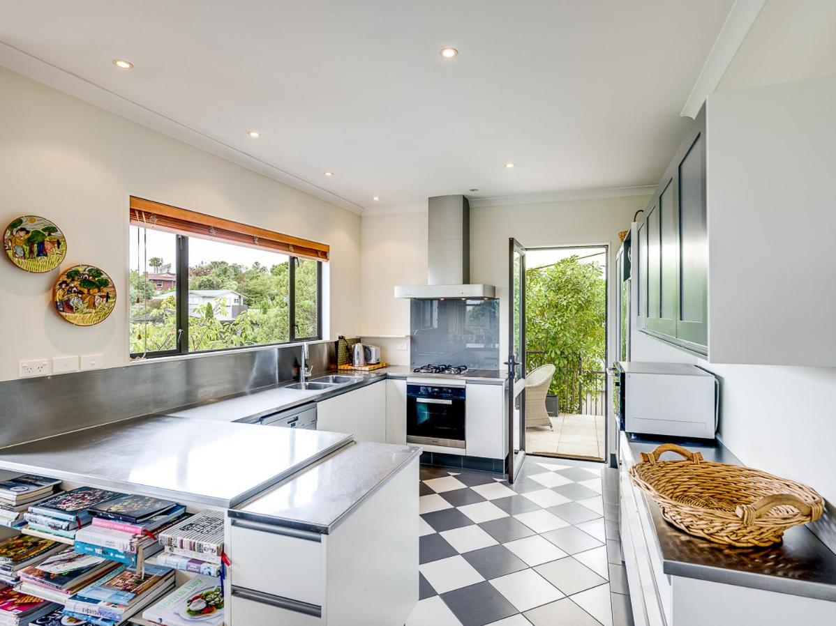 Busby Hill Villa - Havelock North Holiday Home - Housity