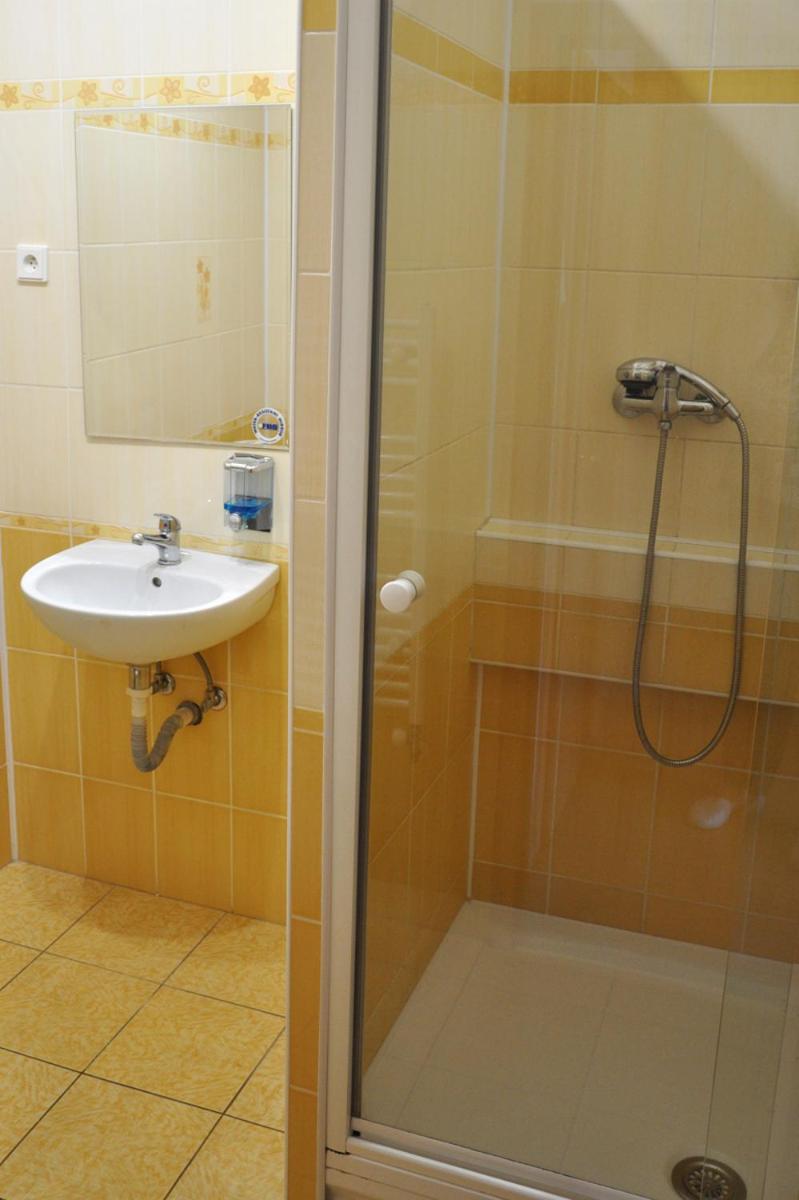 Pokojíky u nádraží - Housity