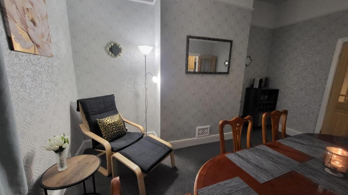 STAY - at Southport Holiday Home - sleeps 6 - Housity