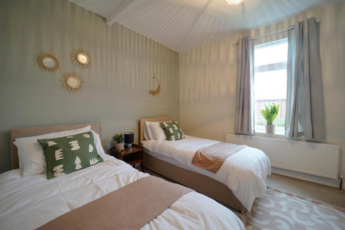 Perfectly located 4 bed town house in central Wetherby sleeps 8 - Housity