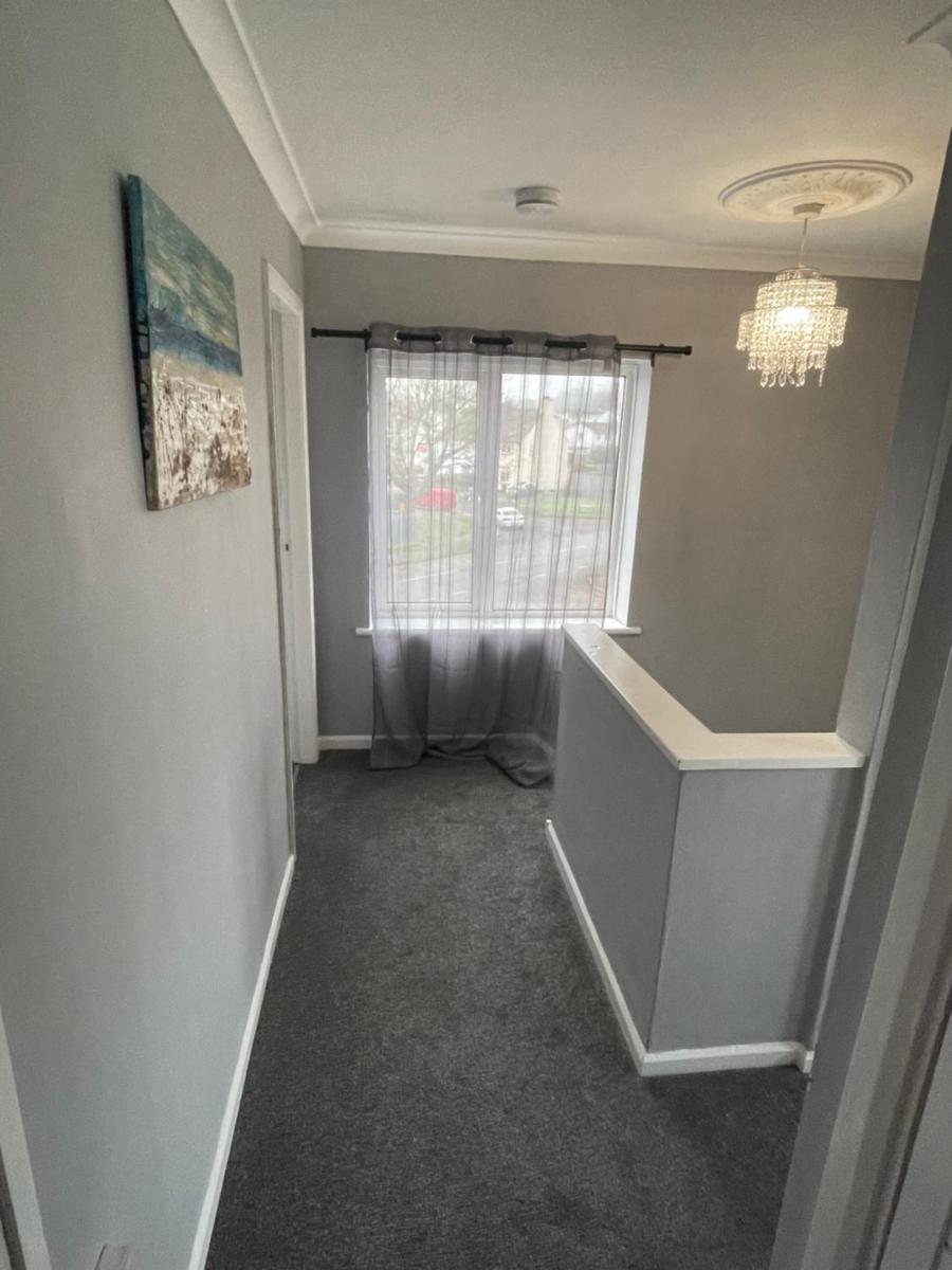 Beautiful Holiday Home Near Newport City Centre, Laurel Road - Sleeps up to 8 - Housity