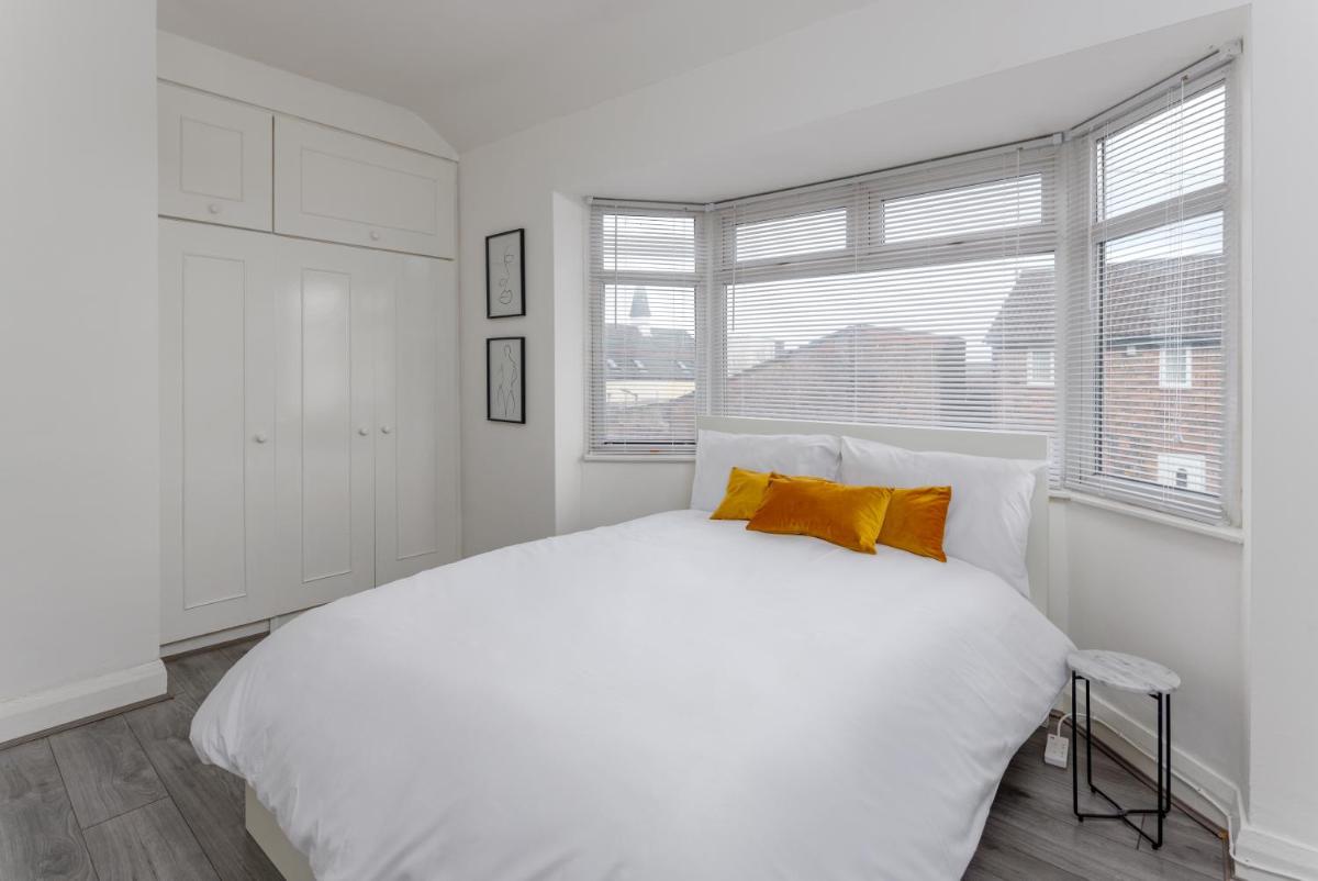 The Empress 2 Bed Terraced House - Housity