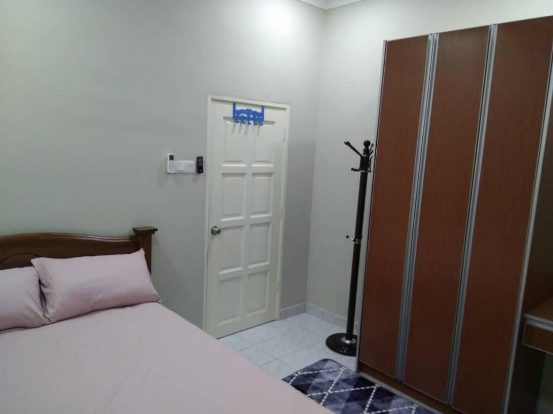 ISMAYUS GUESTHOUSE - Housity