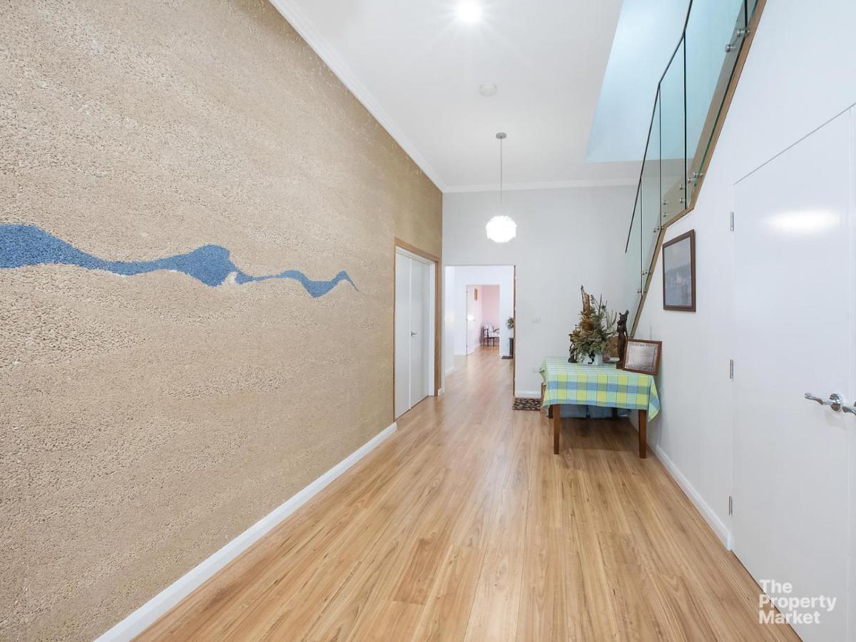 Swanky Suites - Housity