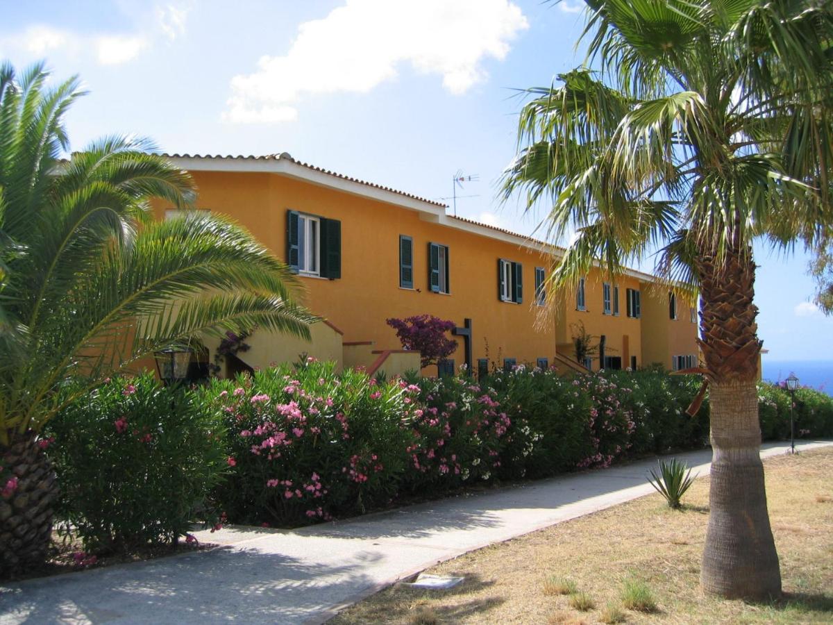 Casa Marzy- Charming Tropea Studio with Pool, Sea & Volcano Views - Housity