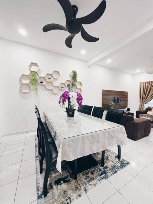 Elena’s PoolView Homestay - Housity