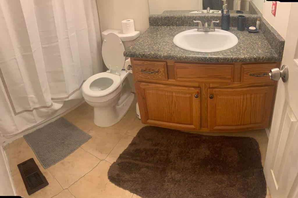 Mountain Inspired 2 BDRM Home w/Hot tub - Housity