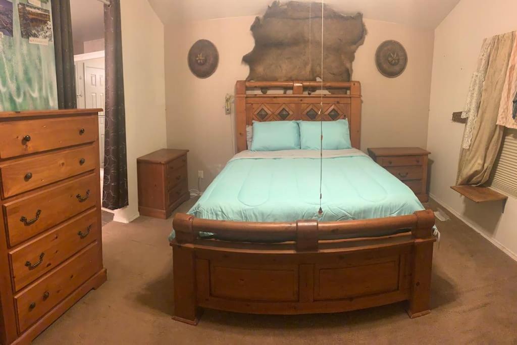 Mountain Inspired 2 BDRM Home w/Hot tub - Housity