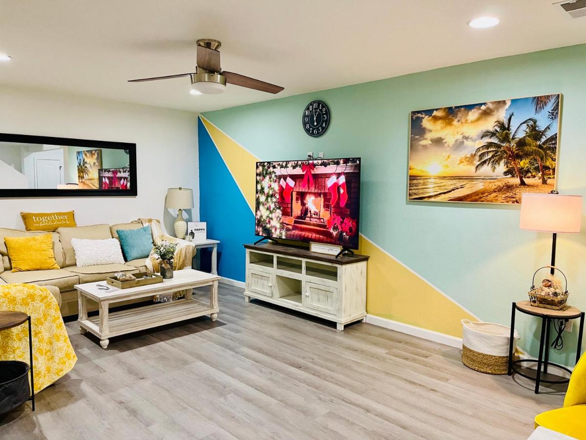 Luxury Modern & Cute- Minutes to The White-Sand Beaches - Housity