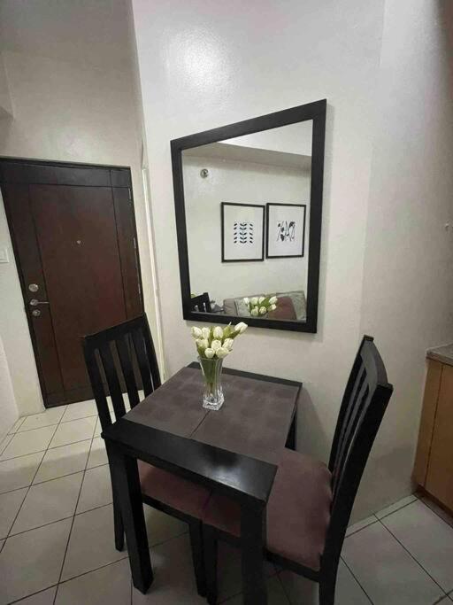 Makati Fast Internet Gym Pool Trevi Towers Wifi - Housity
