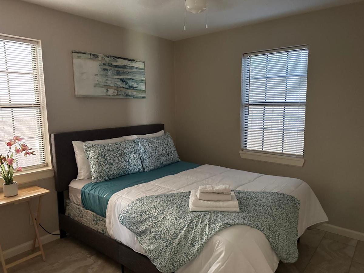 Luxury Houston 2 bedroom Near TMC, Downtown, Museum District, Galleria, Medical Center - Housity