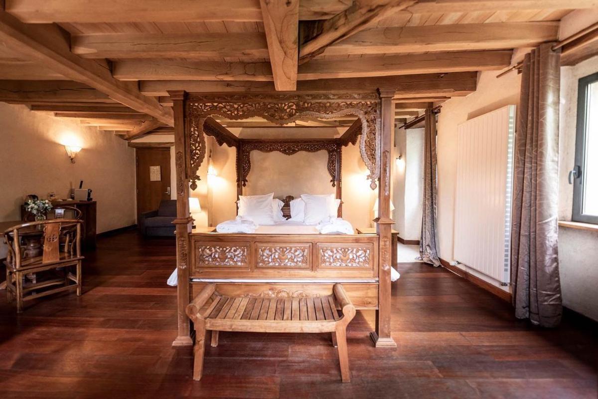 Un ou plusieurs lits dans un hébergement de l'établissement Manoir des Indes, The Originals Relais