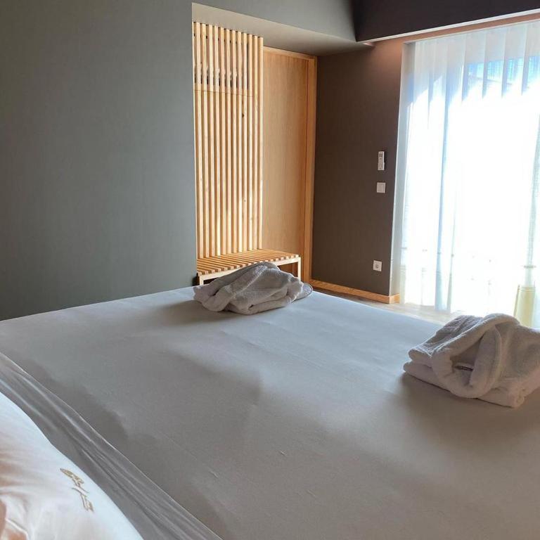 Uma cama ou camas num quarto em Quinta do Pedregal Hotel & Spa
