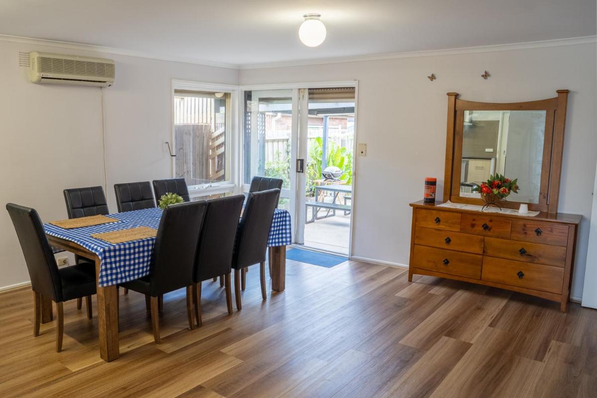 Cosy 4 Bedroom Holiday Home - Melbourne Airport - Housity