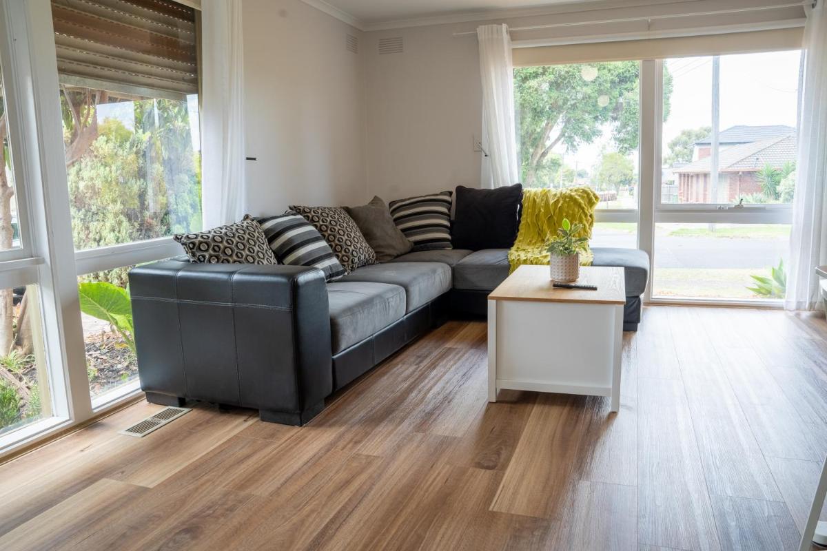 Cosy 4 Bedroom Holiday Home - Melbourne Airport - Housity