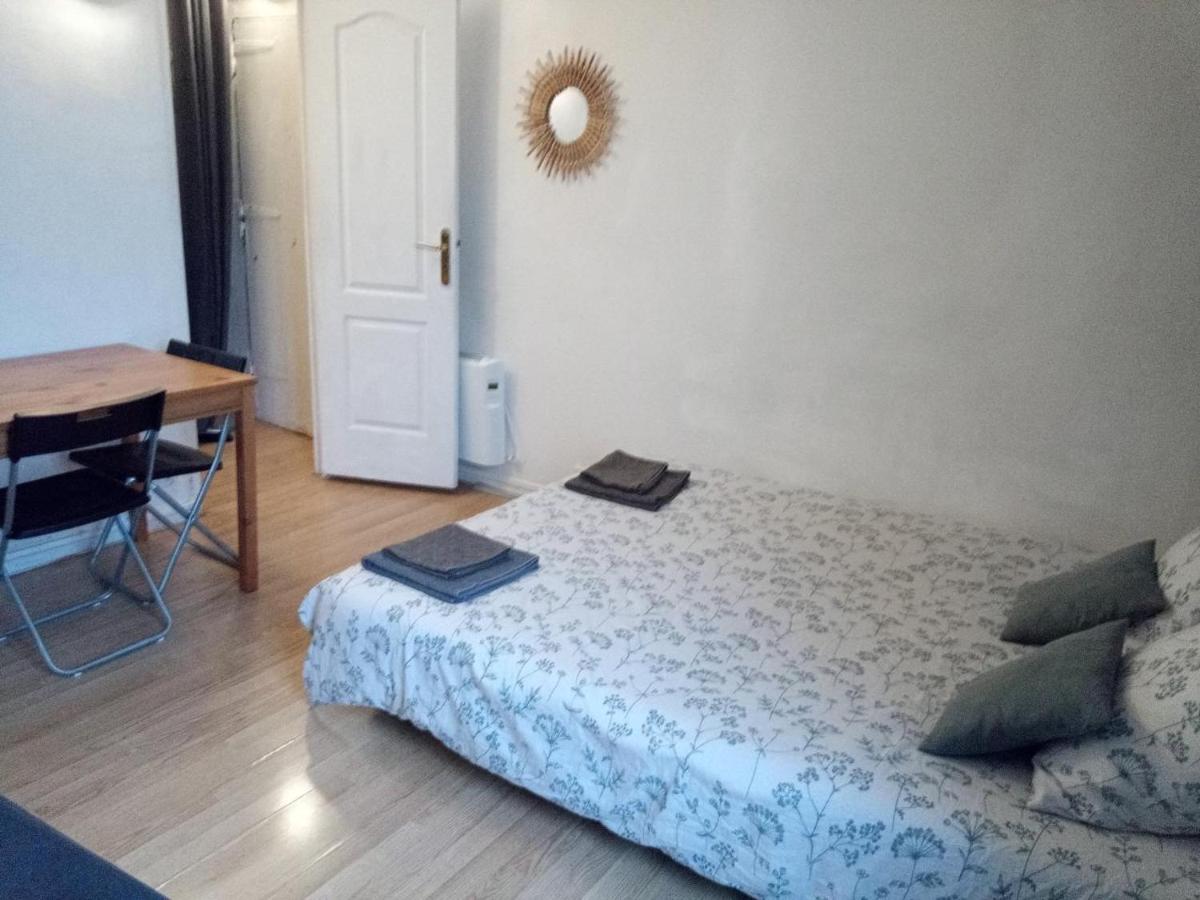 Suitetrails - APPARTEMENT ENTIER A PARIS PROCHE PLACE VOLTAIRE.