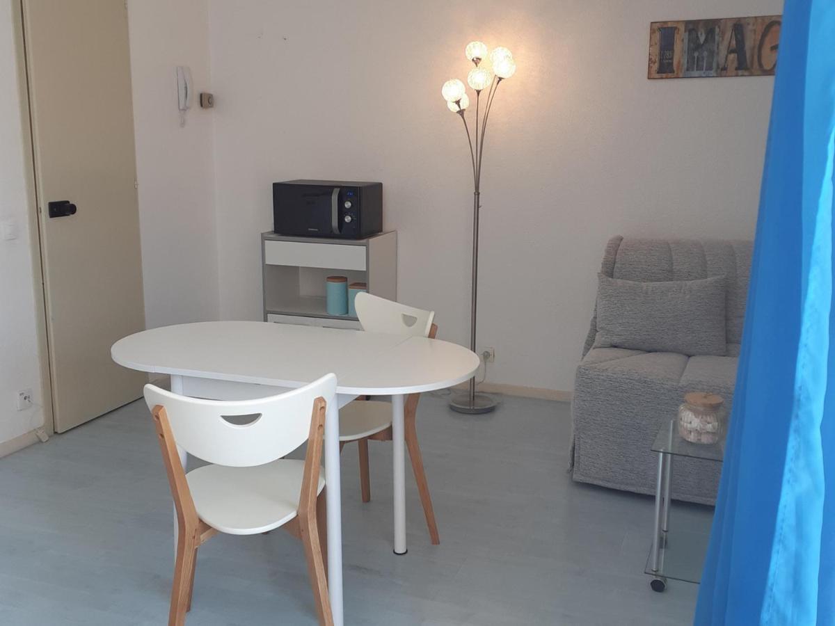 Studio à La Rochelle/Minimes, 25m², 2 pers, piscine, proche port, commerces, bus, loggia ensoleillée - FR-1-551-29 - Housity