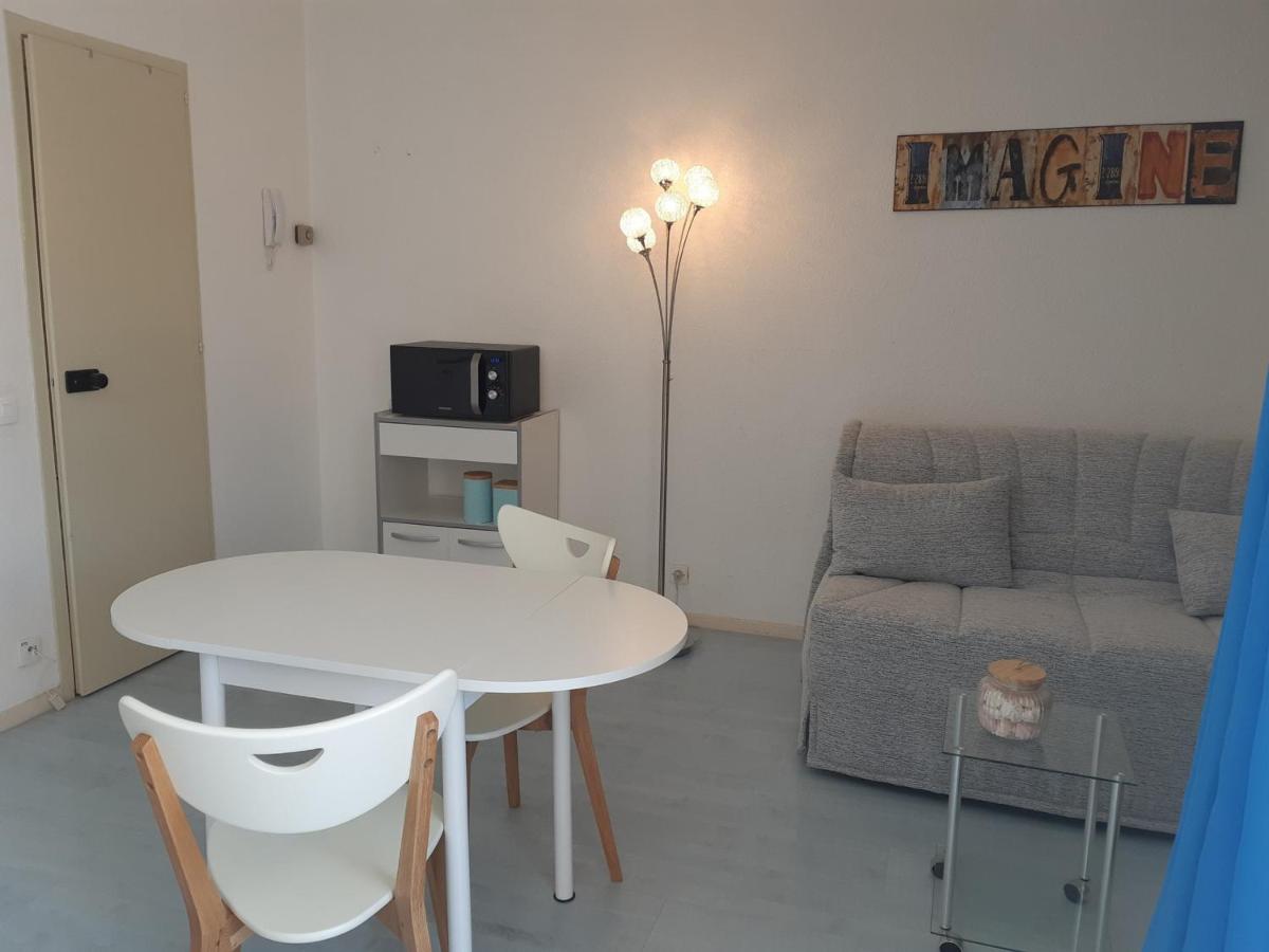 Studio à La Rochelle/Minimes, 25m², 2 pers, piscine, proche port, commerces, bus, loggia ensoleillée - FR-1-551-29 - Housity