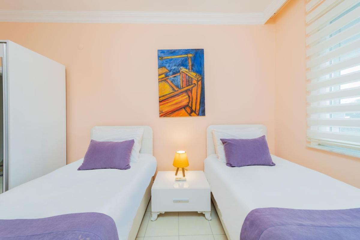 Magnificent Flat 300 m to Beach in Aksu - Housity
