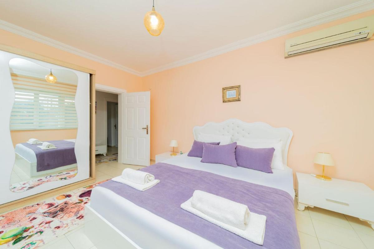 Magnificent Flat 300 m to Beach in Aksu - Housity
