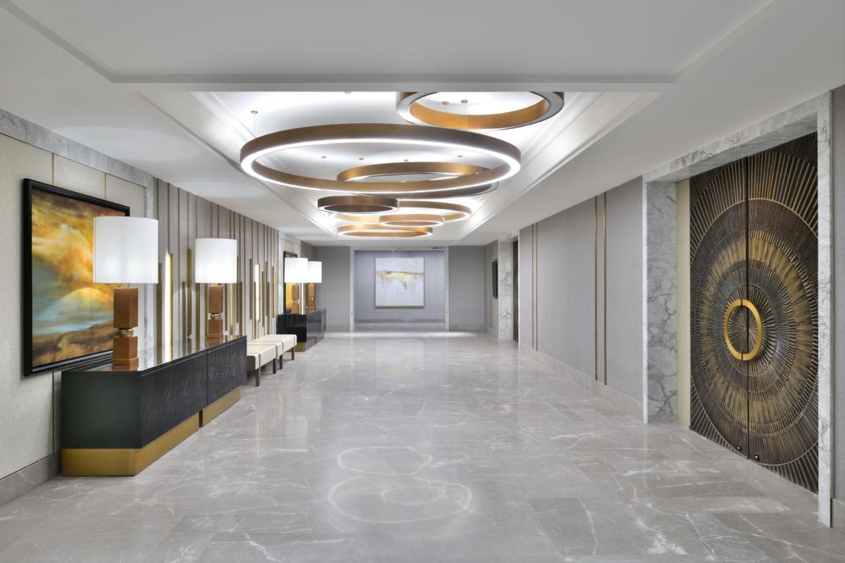 a hallway of a hotel with a lobby with a hallwayngth at The Westin Resort & Spa Himalayas in Rishīkesh