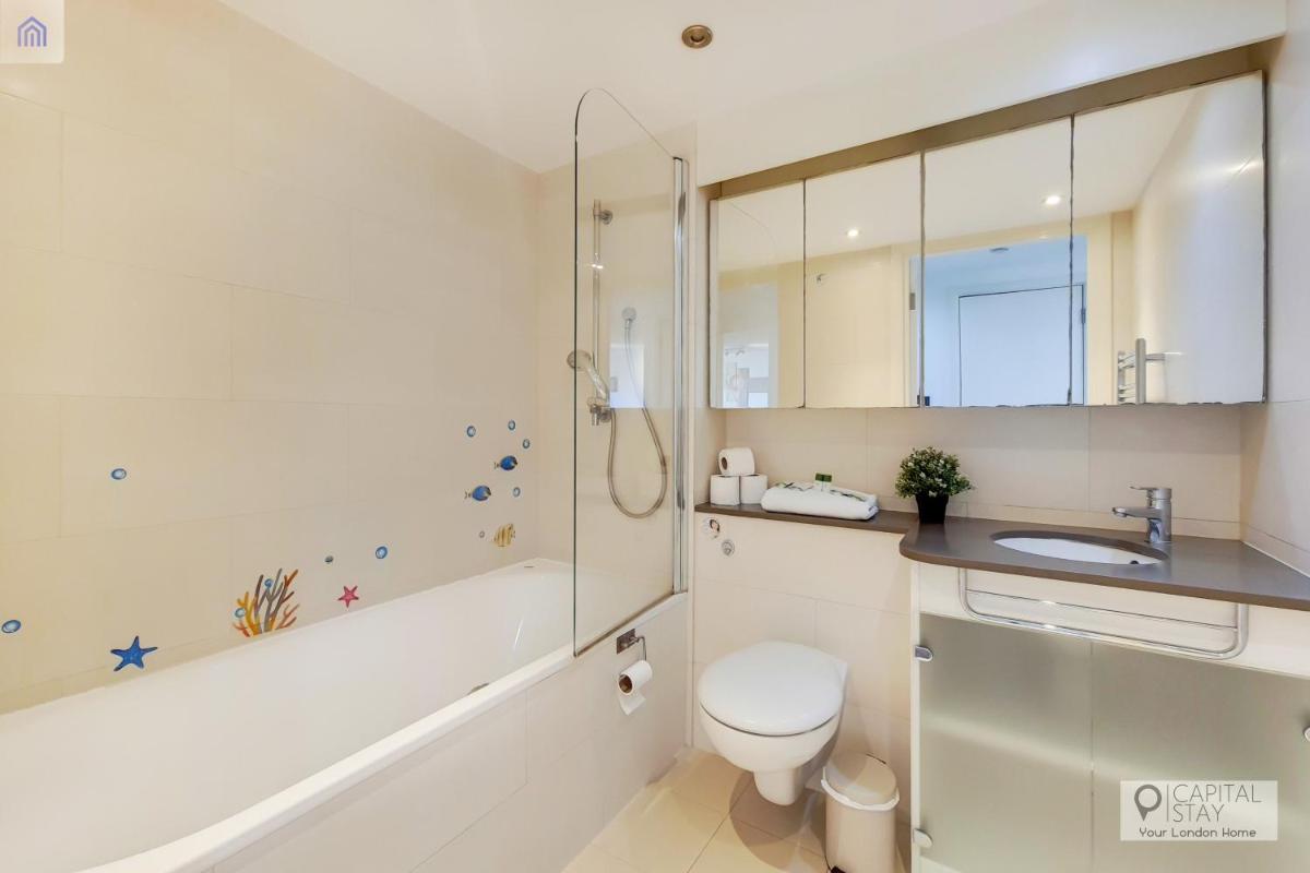 Suitetrails - Fully Serviced Two Bed Apartment by ExCeL & O2