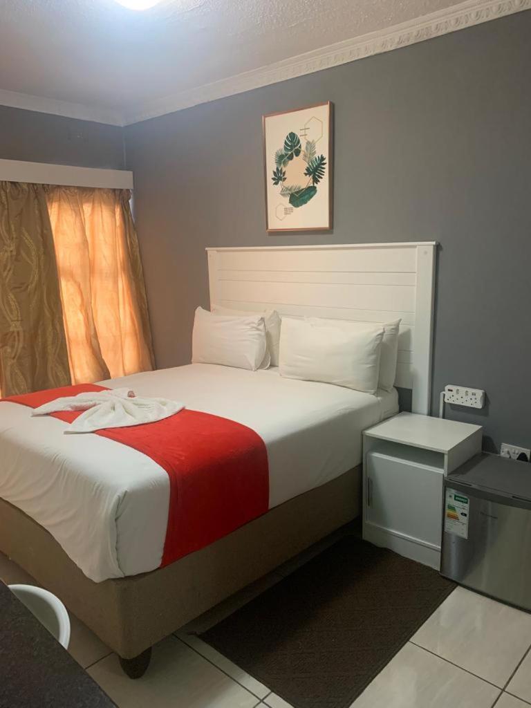 Cabin 101 Guest Lodge - Housity