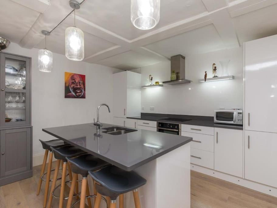 The Treehouse, Eton High Street, Walk 2 Windsor - Housity