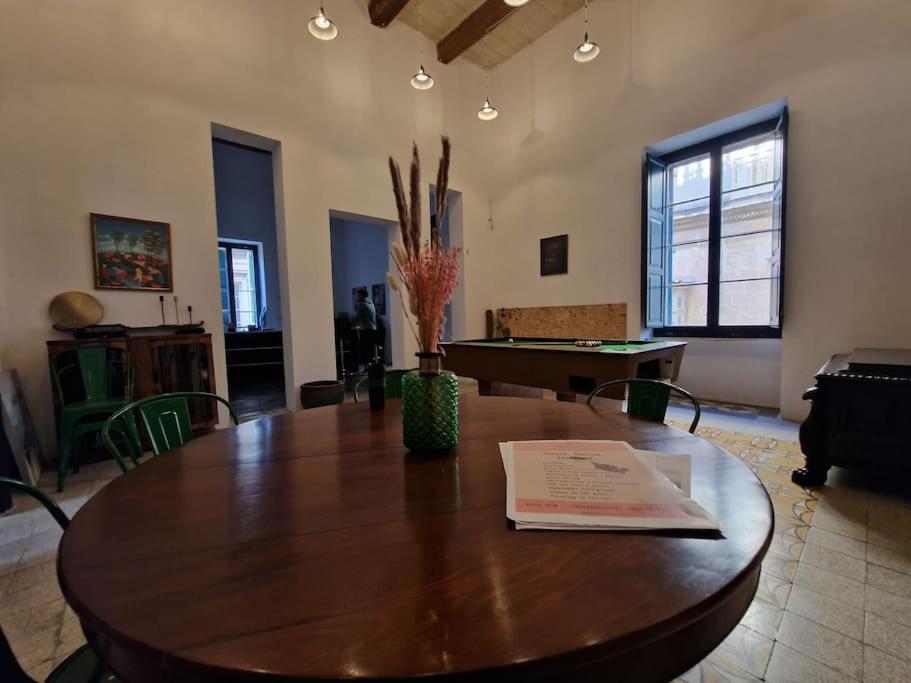 Grand House of Character Valletta - Housity