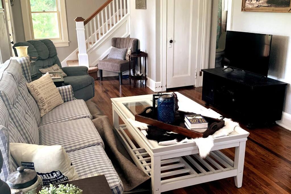 Loudon Crest Farm House - Housity