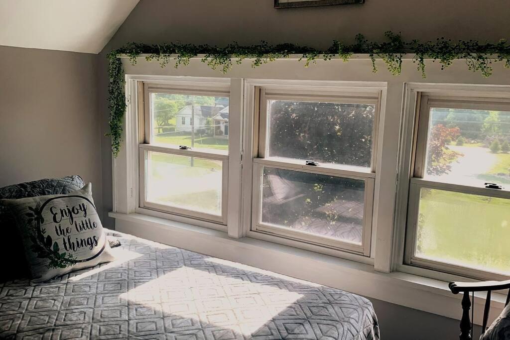 Loudon Crest Farm House - Housity