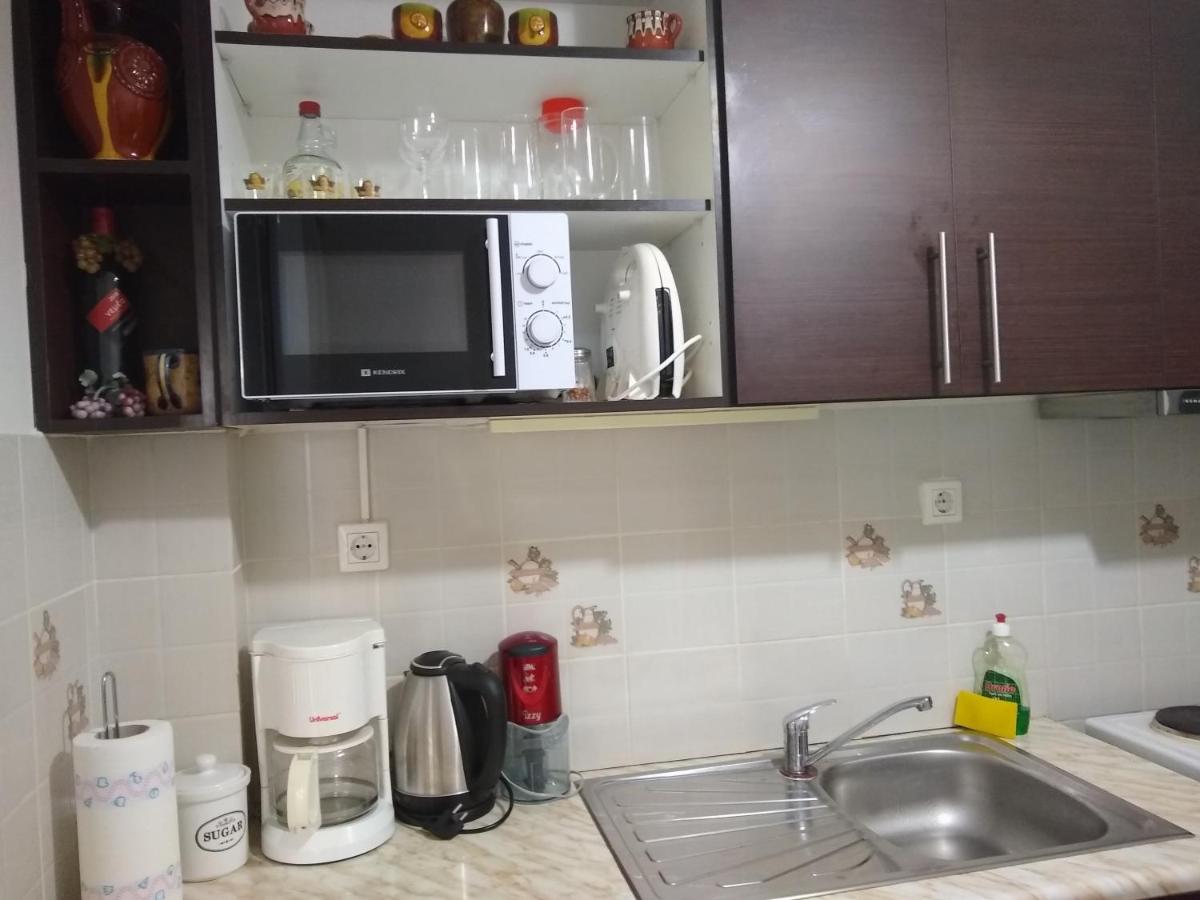 Acropolis within 10 minutes walk! Classical apartment and a hostess at your side! - Housity