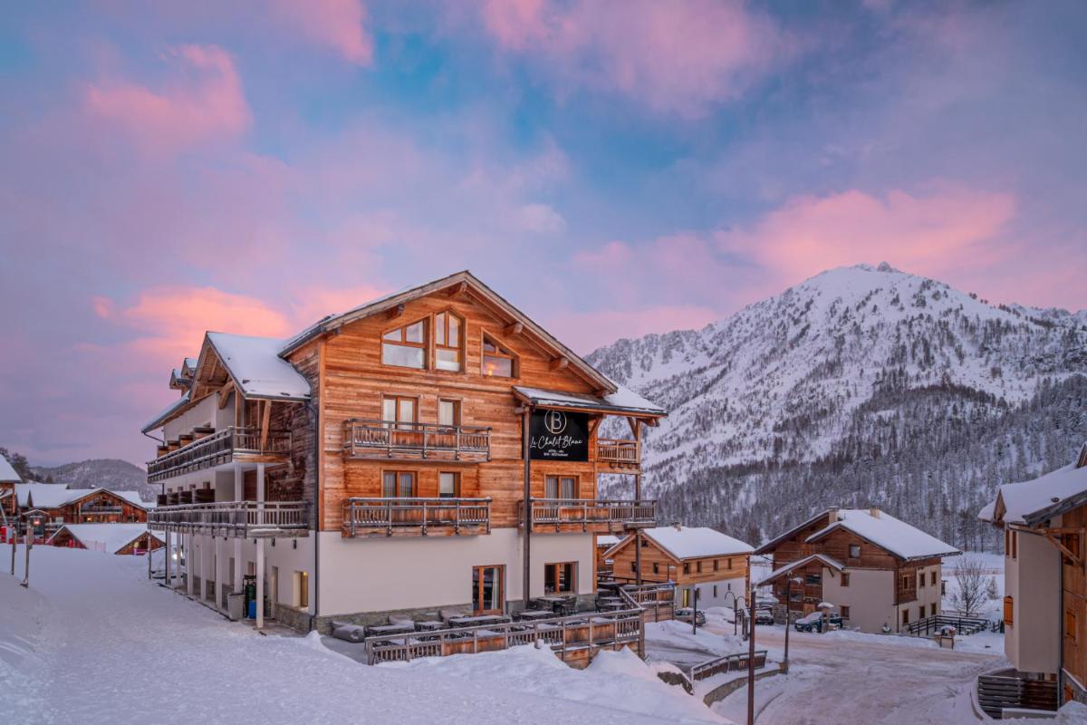 Vue générale sur la montagne ou vue sur la montagne depuis l'hôtel