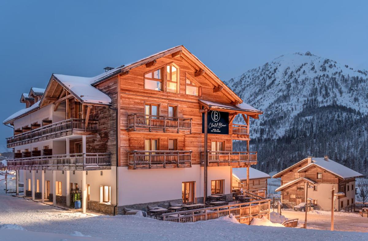 Vue générale sur la montagne ou vue sur la montagne depuis l'hôtel
