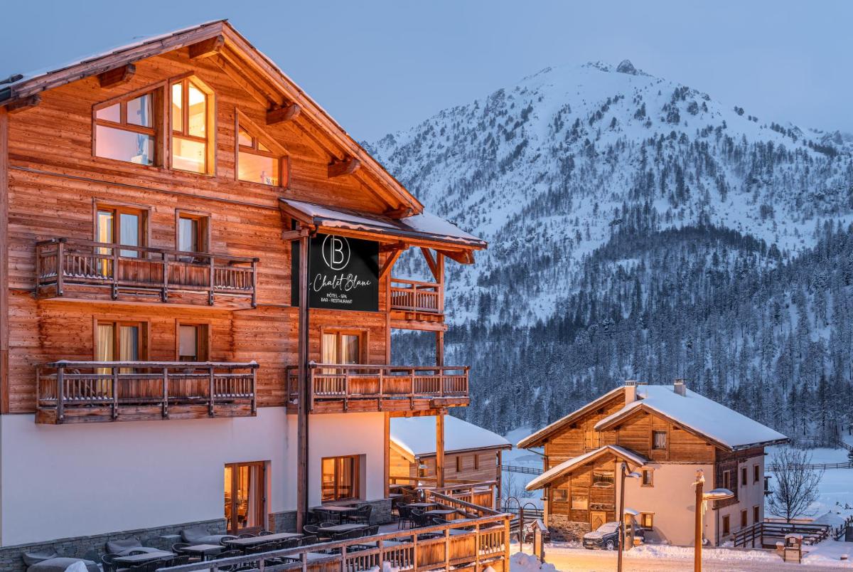 Vue générale sur la montagne ou vue sur la montagne depuis l'hôtel