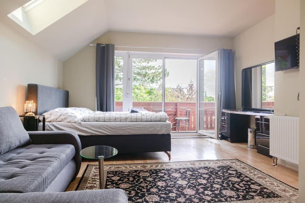 Feb 2024 Luxury room with private terrace in amazing house - Housity