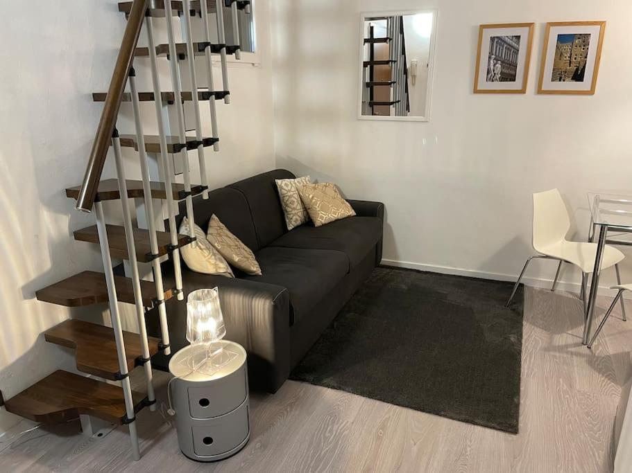 Accademia Love - Housity
