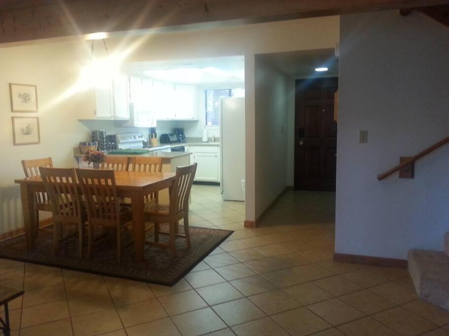 Cozy Flagstaff Home in Cool Pines - Country Club - Housity