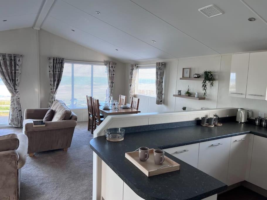 Beautiful 2-Bedroom Lodge with Spectacular Views - Housity