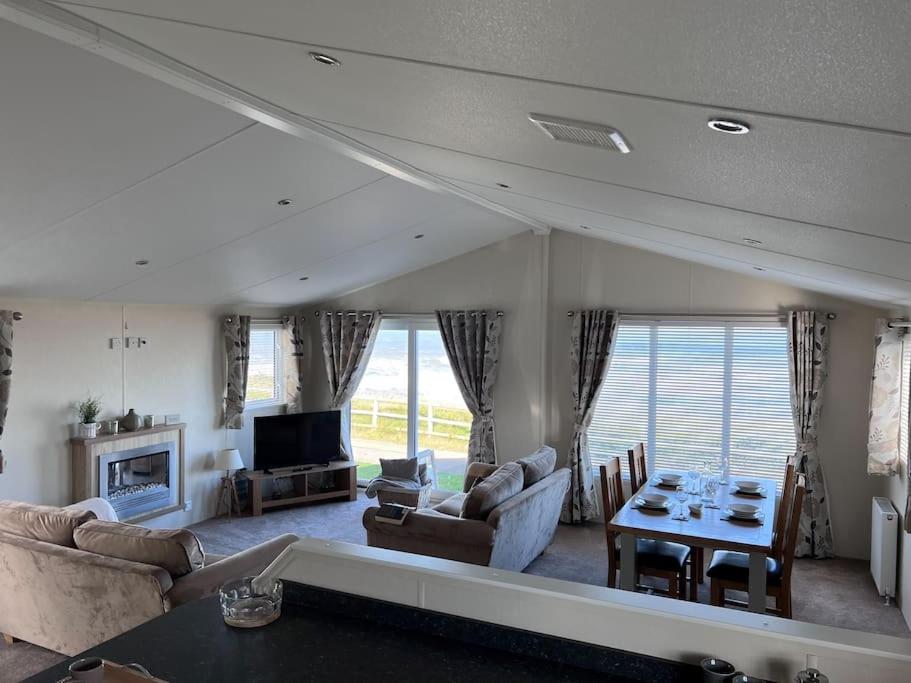 Beautiful 2-Bedroom Lodge with Spectacular Views - Housity