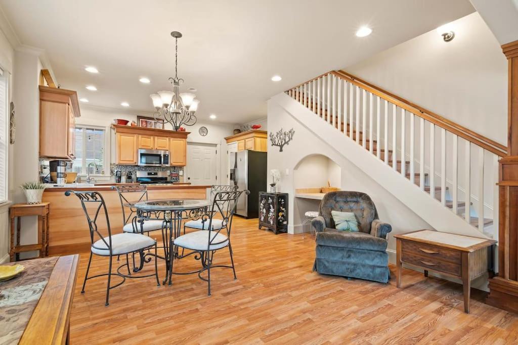 House Walkable Downtown Enumclaw-Pets Ok! - Housity