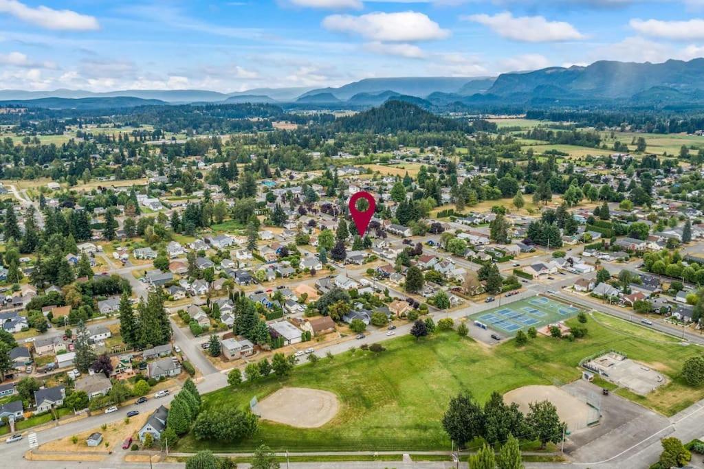 House Walkable Downtown Enumclaw-Pets Ok! - Housity