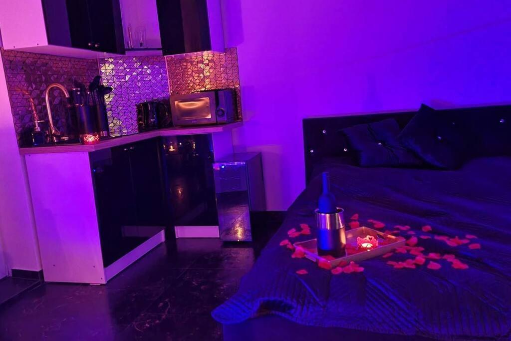 Apartament Czarny z Jacuzzi - Housity