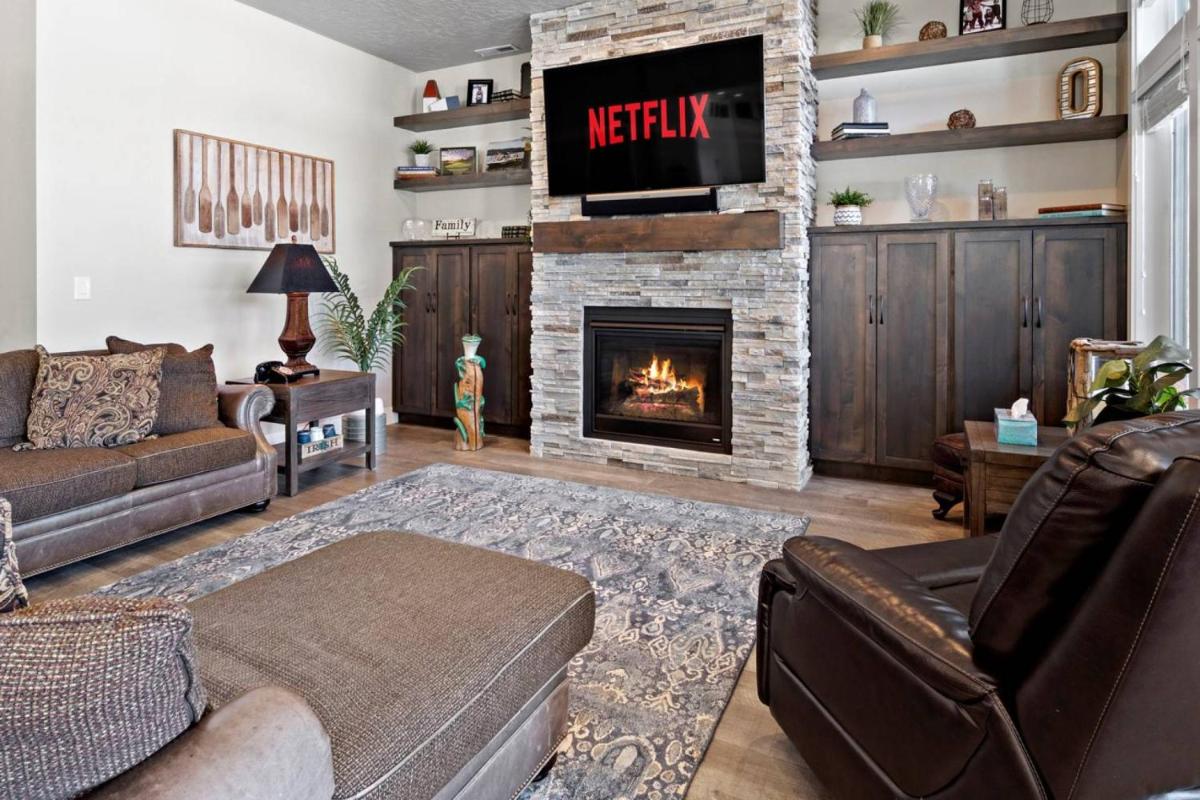 Pilgrims Cove Lake House - Housity
