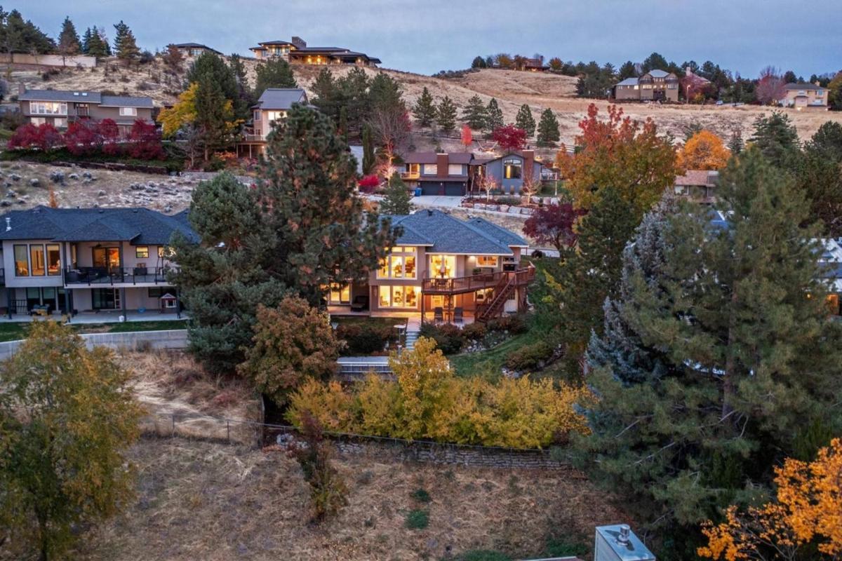Ode to the Foothills - Housity