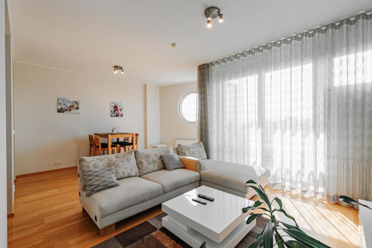 AirHome - Old Town View 2 - Housity