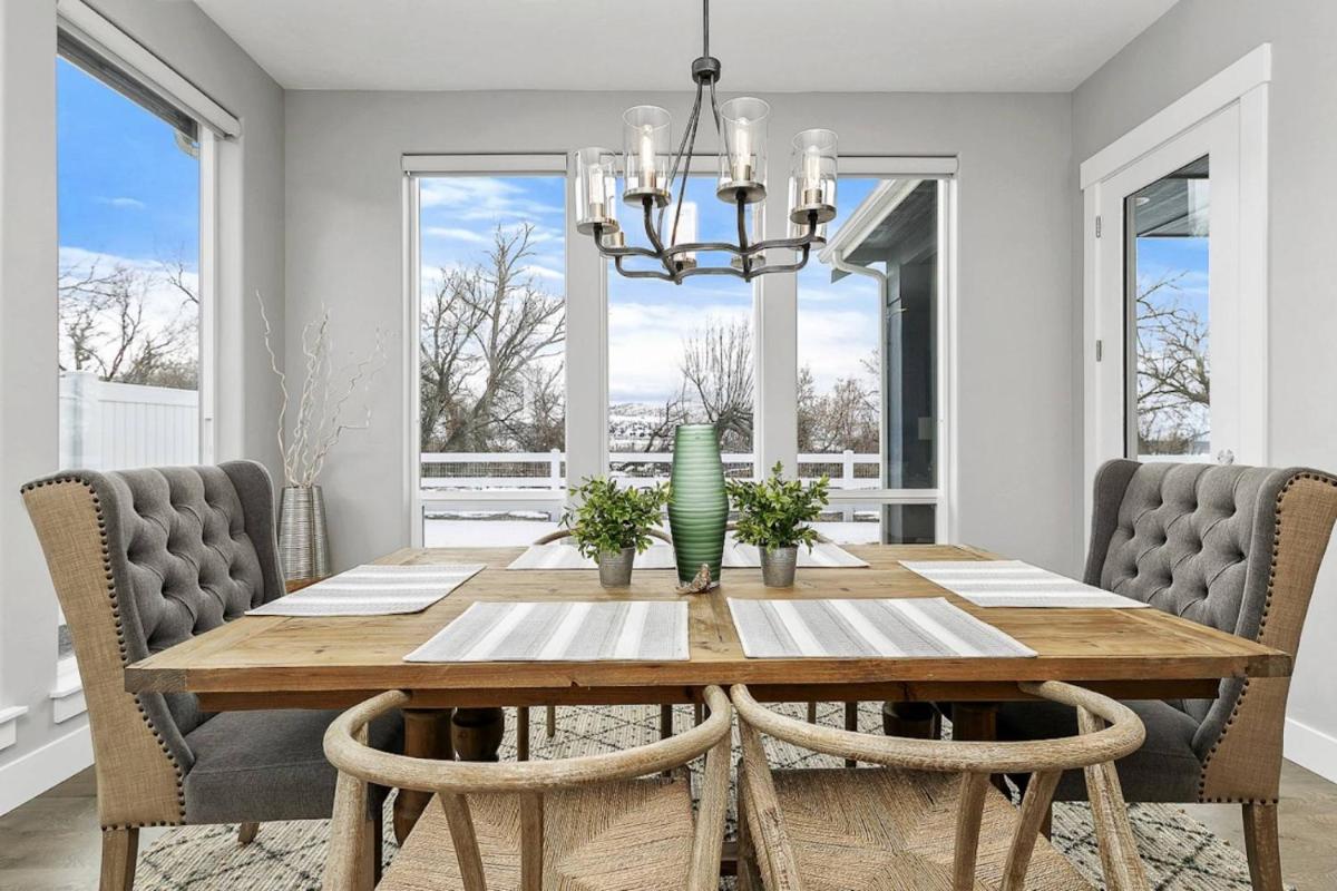 Suttle Lake Splendor - Housity