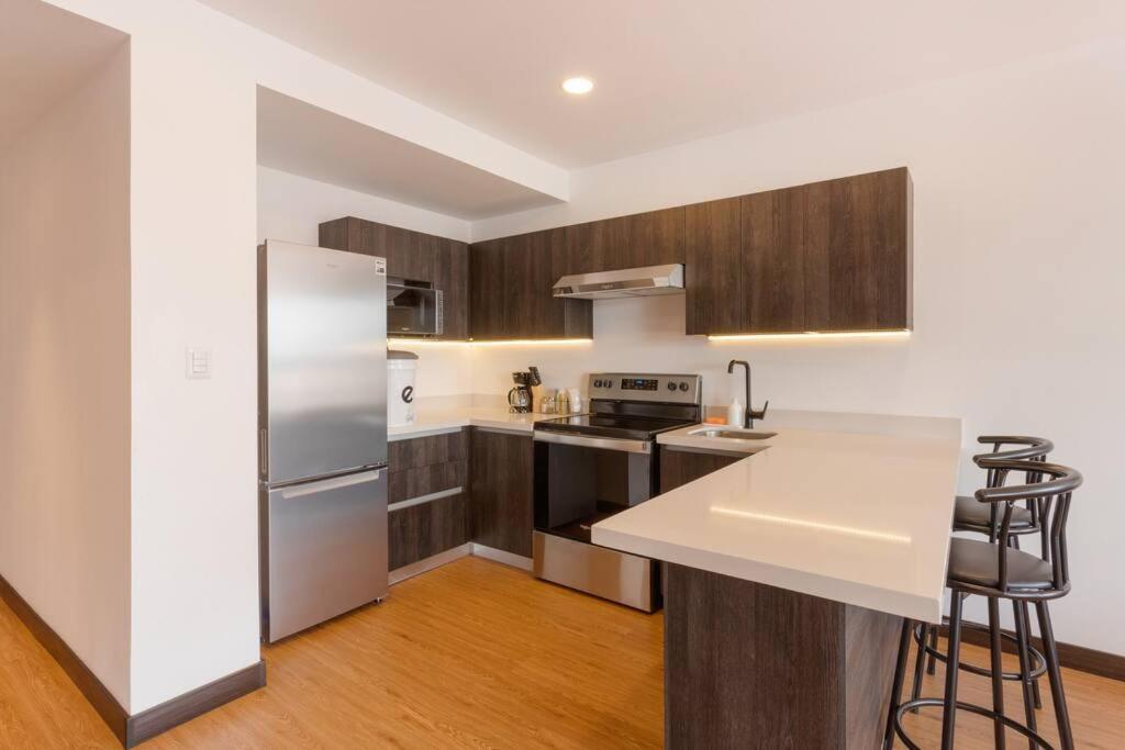 CAN-1204, Sun-filled Apartment in Zona Viva - Housity