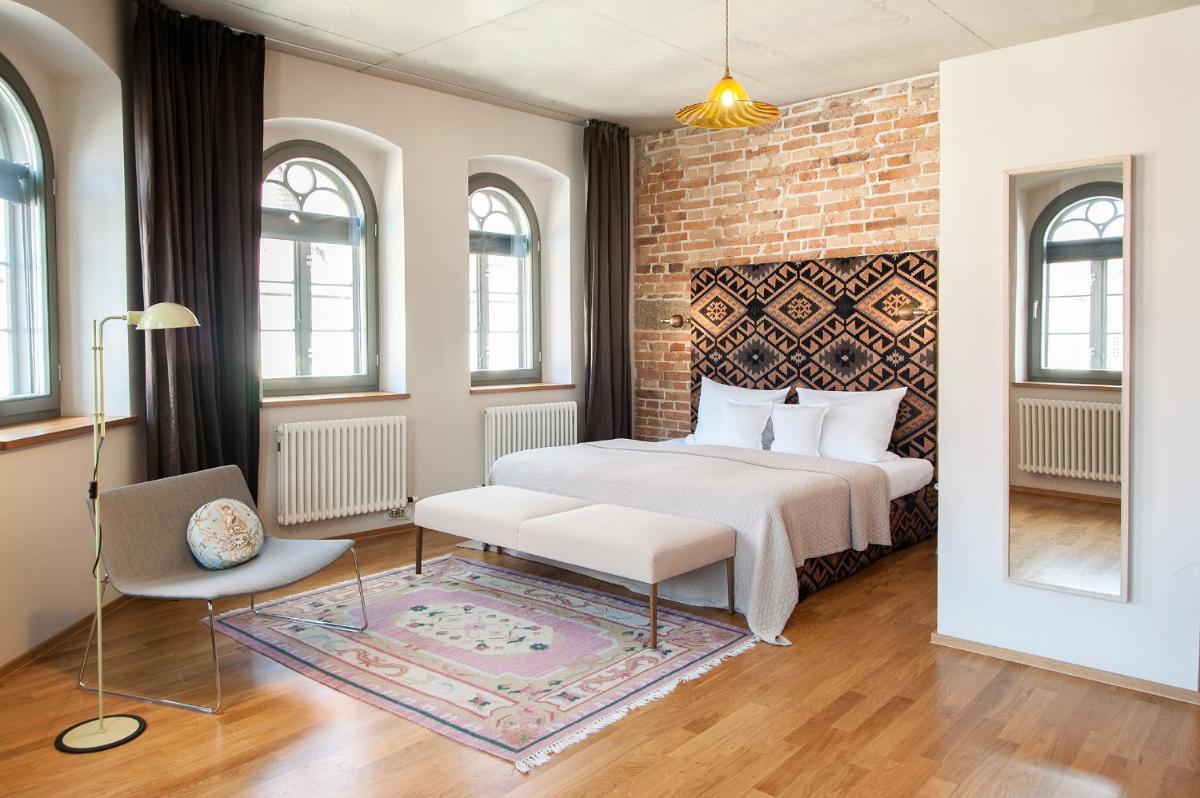 Ein Bett oder Betten in einem Zimmer der Unterkunft Emmerich Hotel Görlitz Ein Bett oder Betten in einem Zimmer der Unterkunft Emmerich Hotel Görlitz